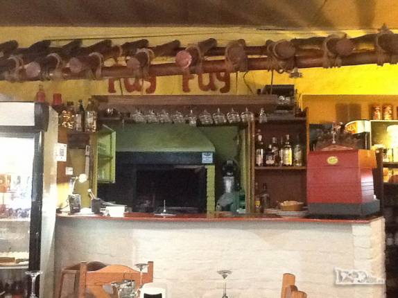 O interior do charmoso restaurante Fay-fay, na cidade de Carmelo, às margens do rio Uruguay, no sudoeste do país